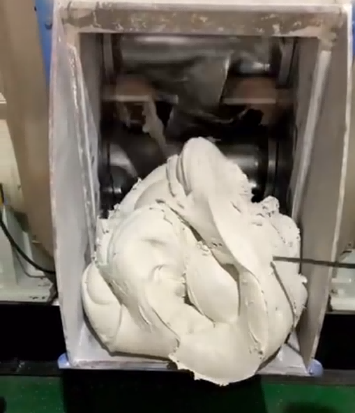 液壓翻轉(zhuǎn)式密煉機(jī)視頻